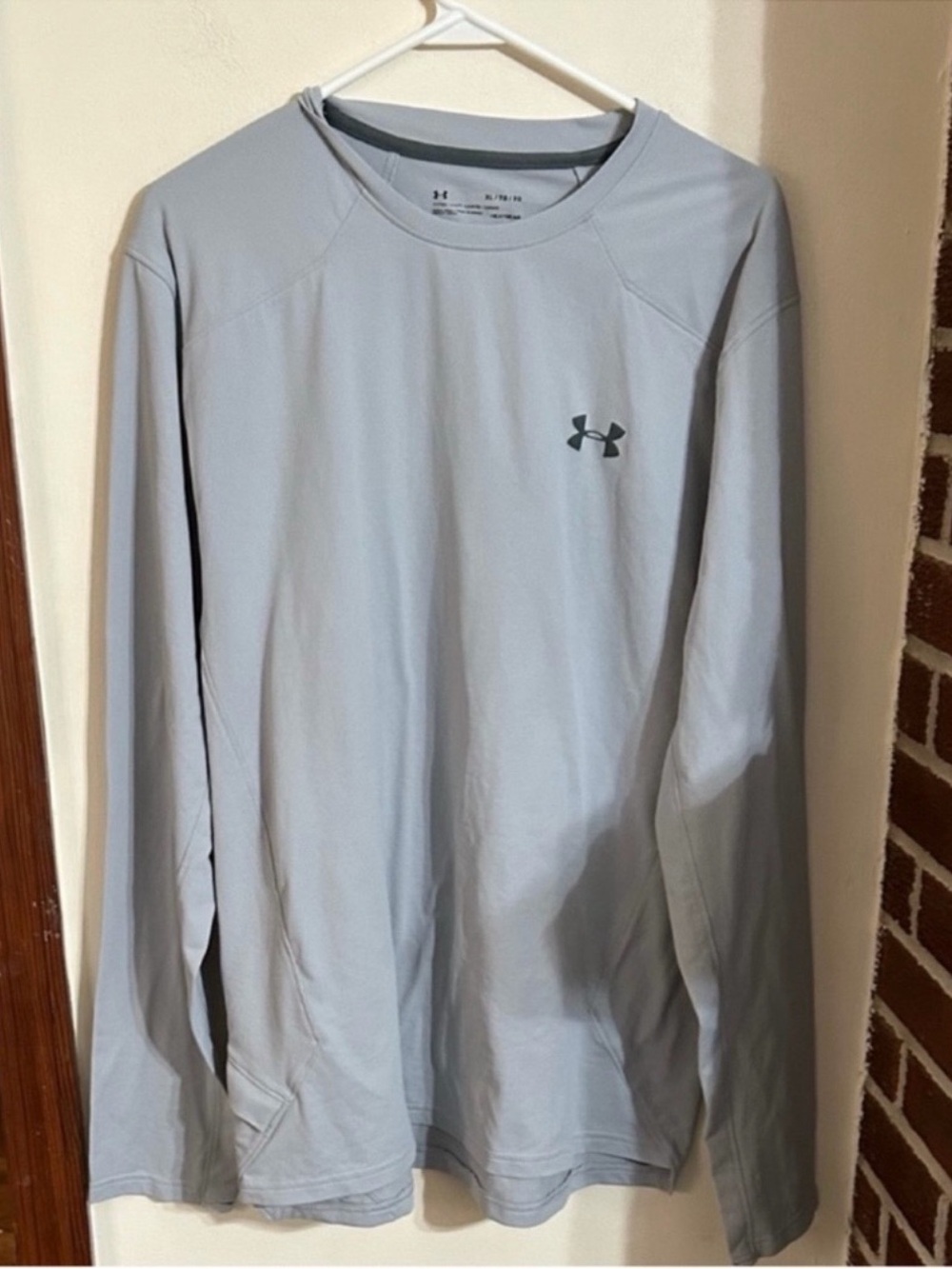 Under Armour Men’s Size XL -Sleeve Performance Tee — Light Gray